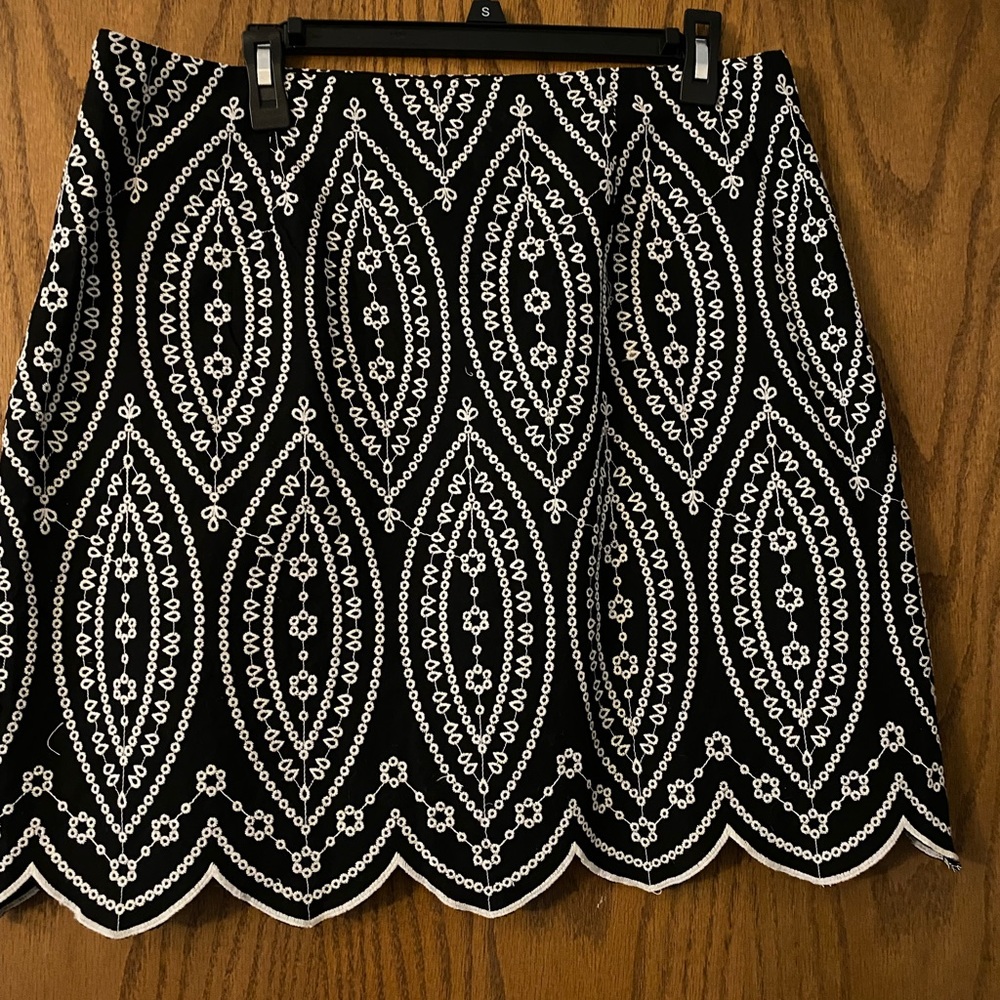 Loft Scalloped Black and White Embroidered Skirt. New with tags, never worn
